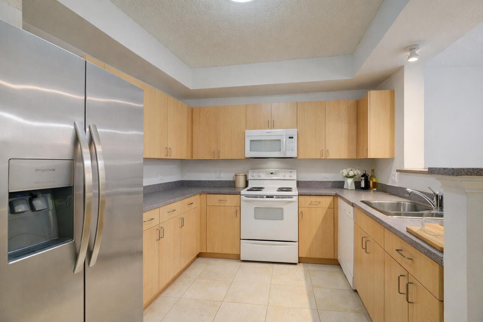 533 NE 3rd Avenue 131, Fort Lauderdale, FL 33301 — photo 16 of 33