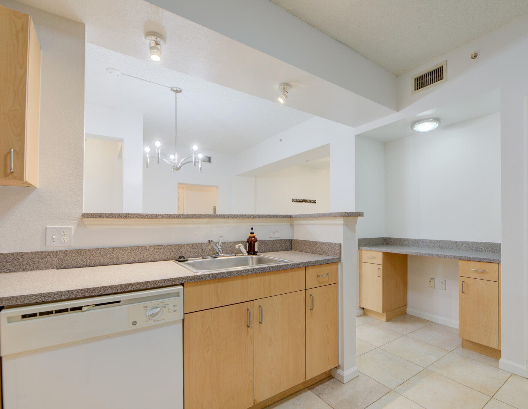 533 NE 3rd Avenue 131, Fort Lauderdale, FL 33301 — photo 17 of 33
