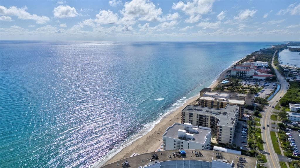 3589 S Ocean Boulevard 10, South Palm Beach, FL 33480 — photo 10 of 30