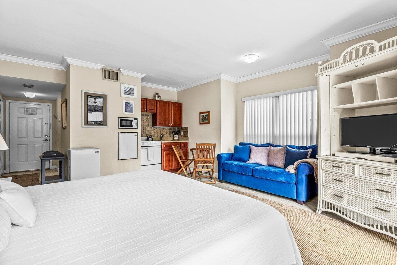 11863 Wimbledon Circle 432, Wellington, FL 33414 — photo 3 of 27
