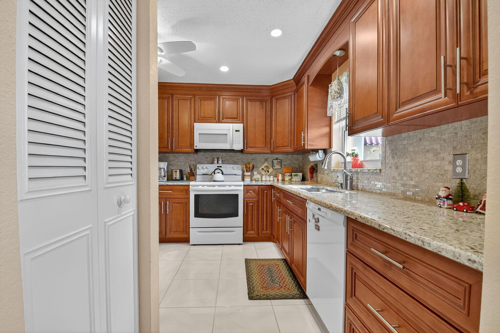 676 Laconia Circle B, Lake Worth, FL 33467 — photo 38 of 52