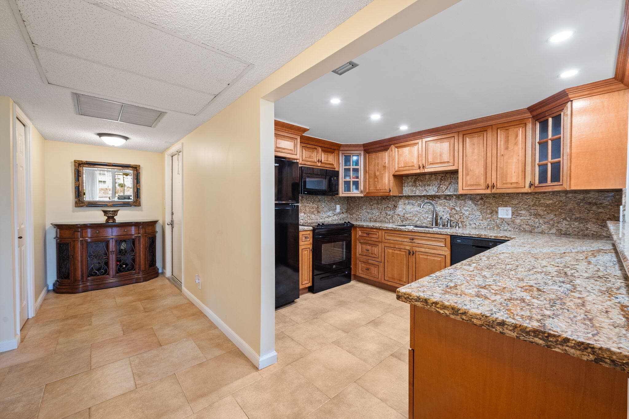 2651 S Palm Aire Drive 101, Pompano Beach, FL 33069 — photo 2 of 30