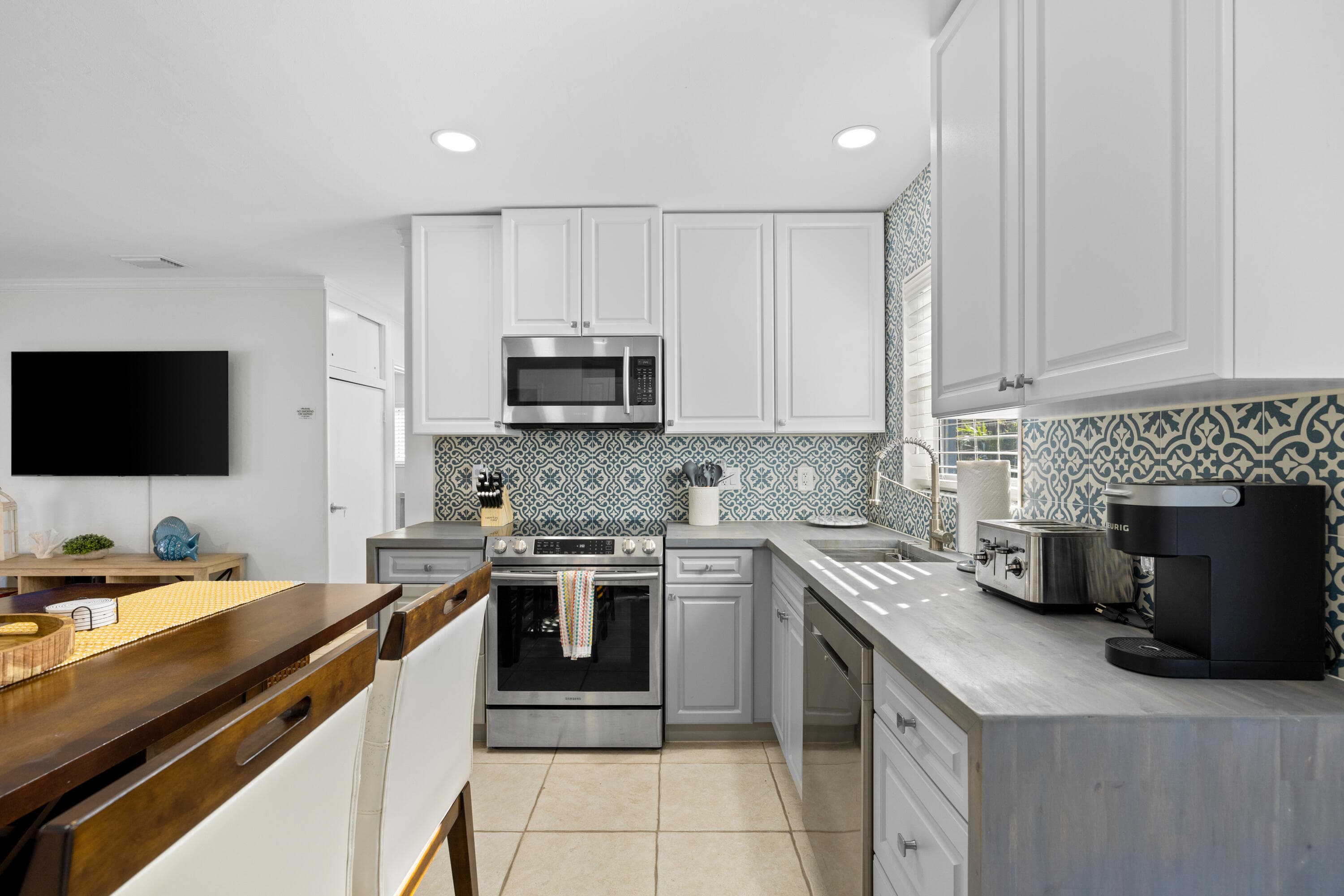 2601 NE 9th Terrace, Wilton Manors, FL 33334 — photo 10 of 37