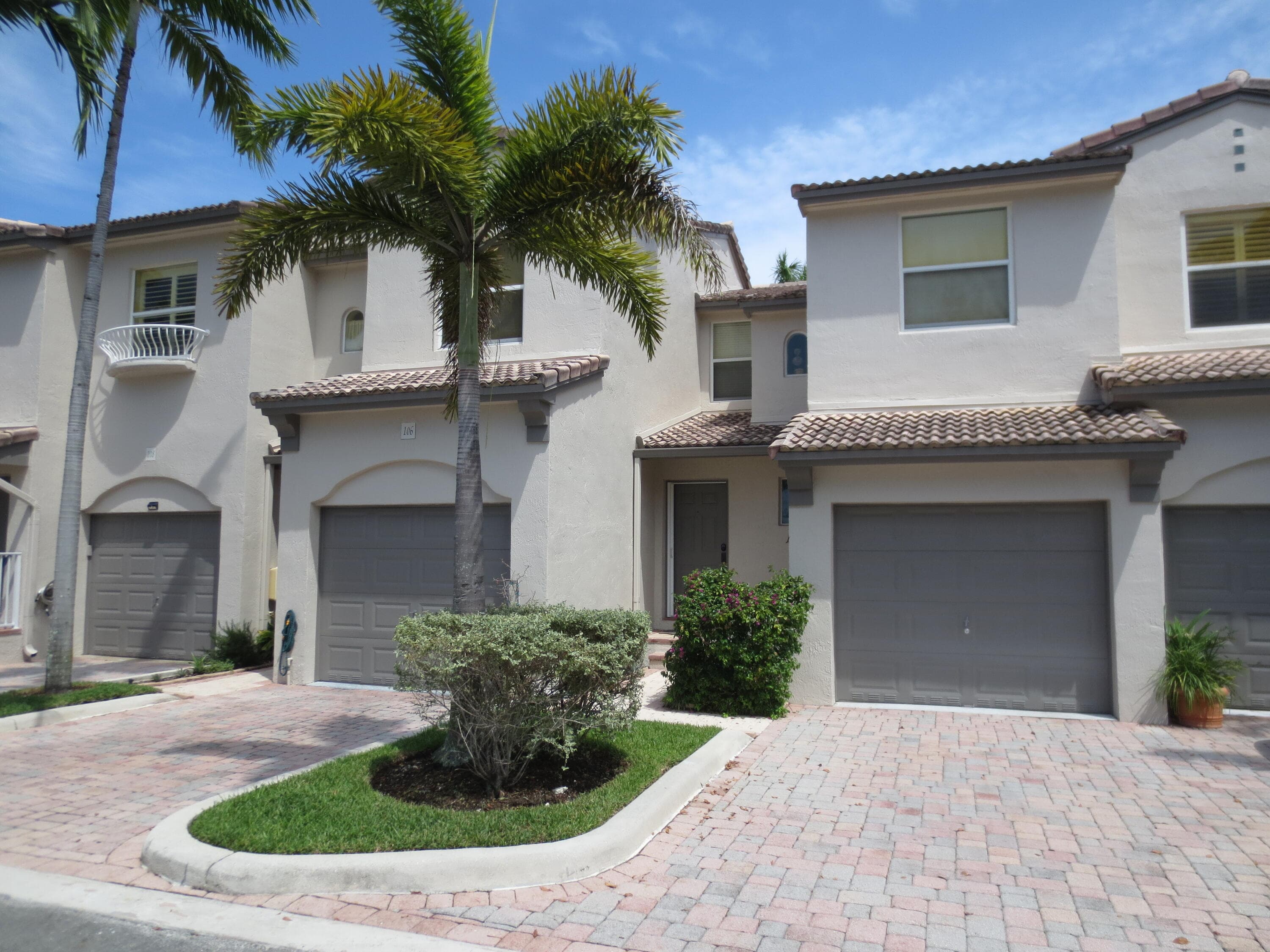 1900 Oceanwalk Lane 104, Lauderdale-By-The-Sea, FL 33062 — photo 1 of 38