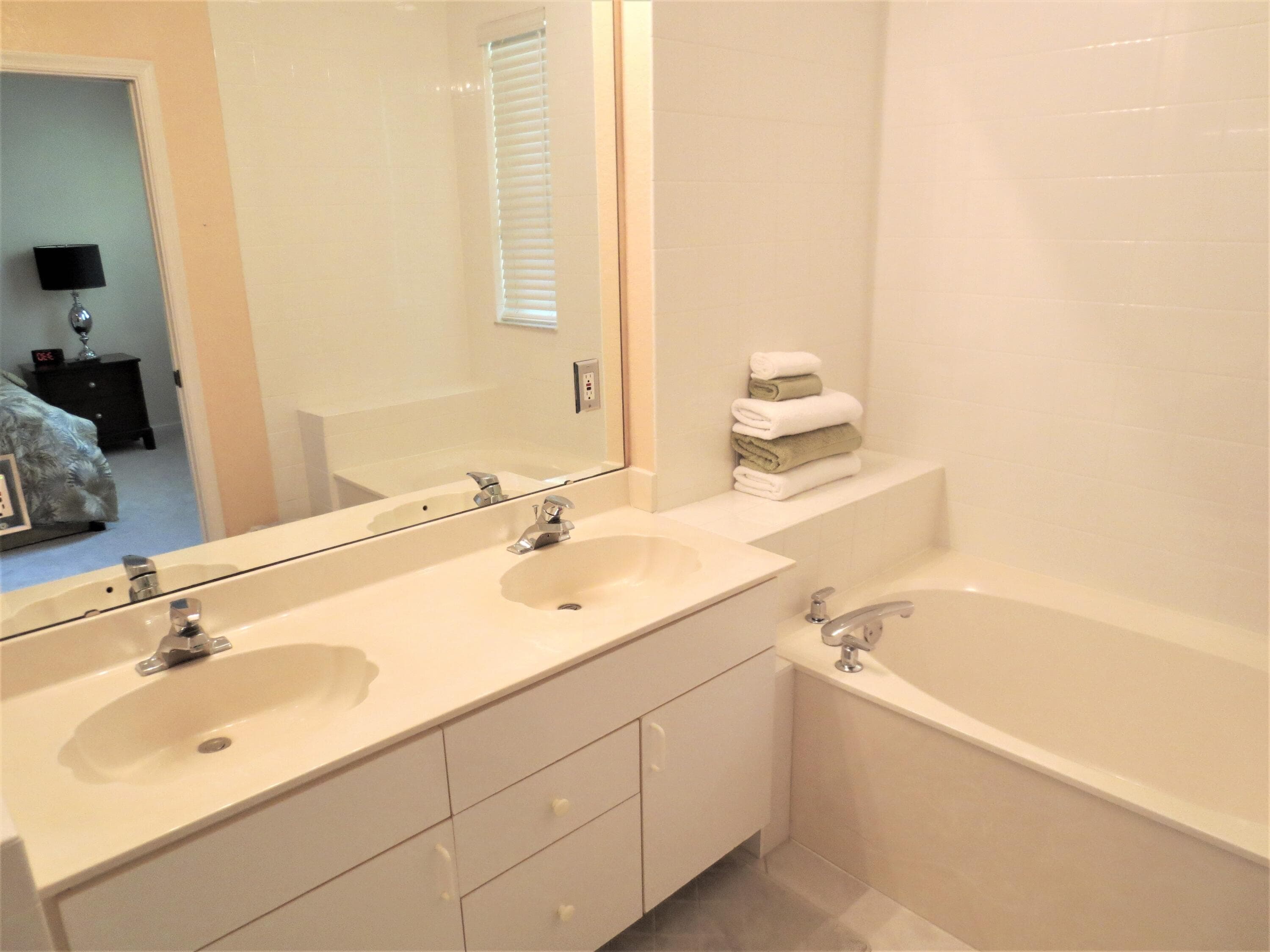 1900 Oceanwalk Lane 104, Lauderdale-By-The-Sea, FL 33062 — photo 18 of 38