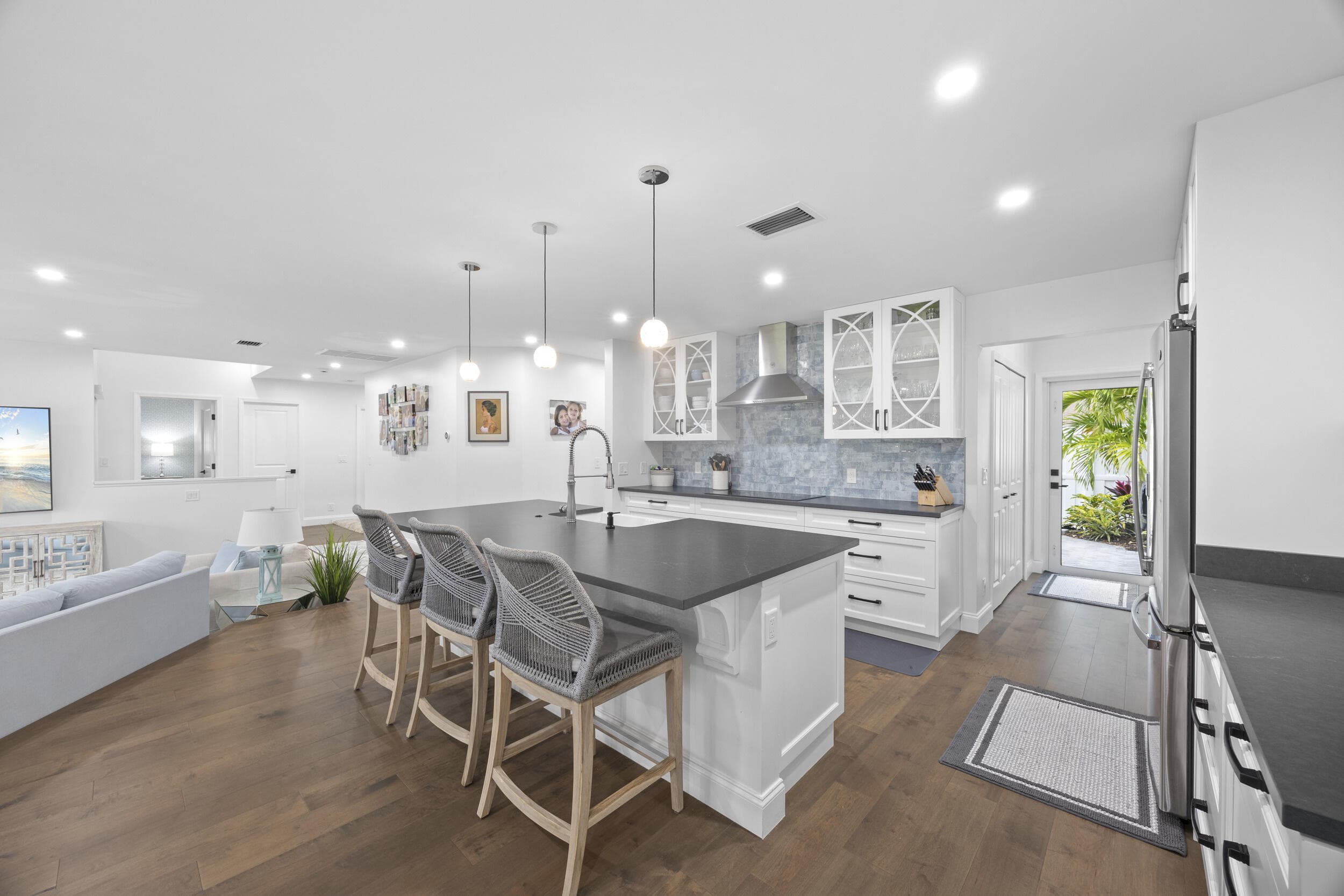 17235 Bay Street, Jupiter, FL 33477 — photo 11 of 47