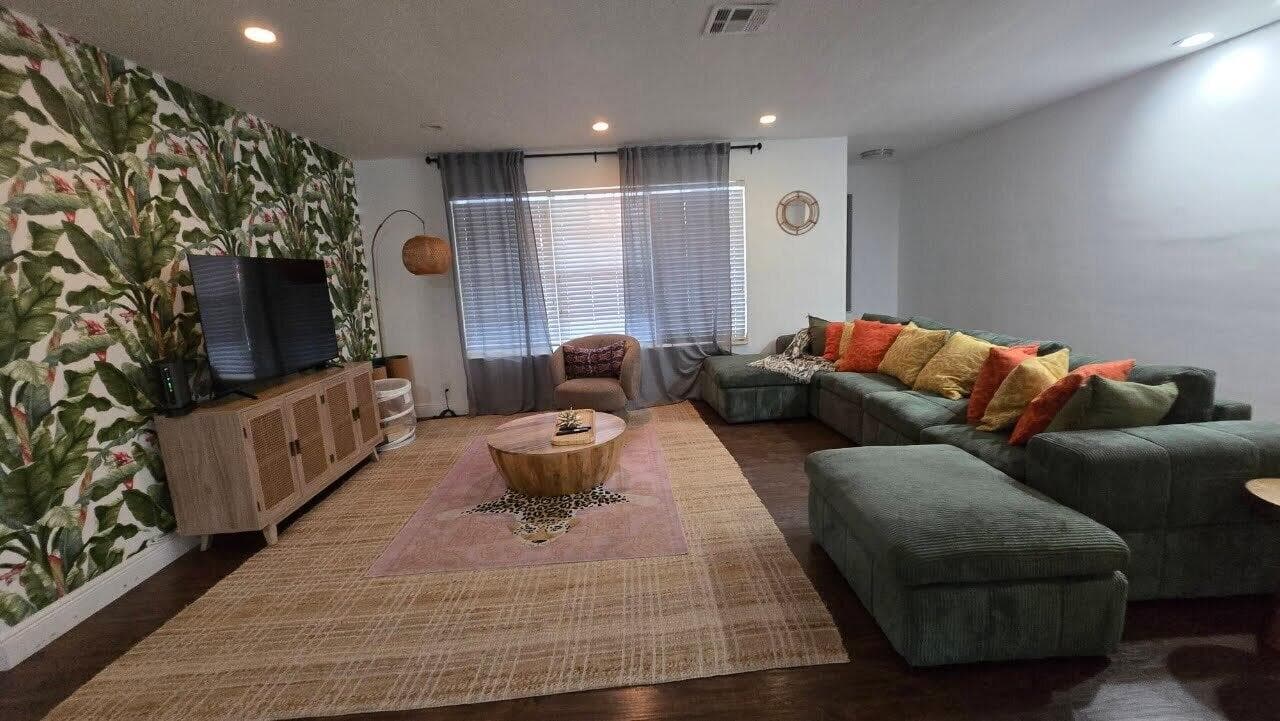 Single Family Residence in Fort Lauderdale — photo 5 of 15