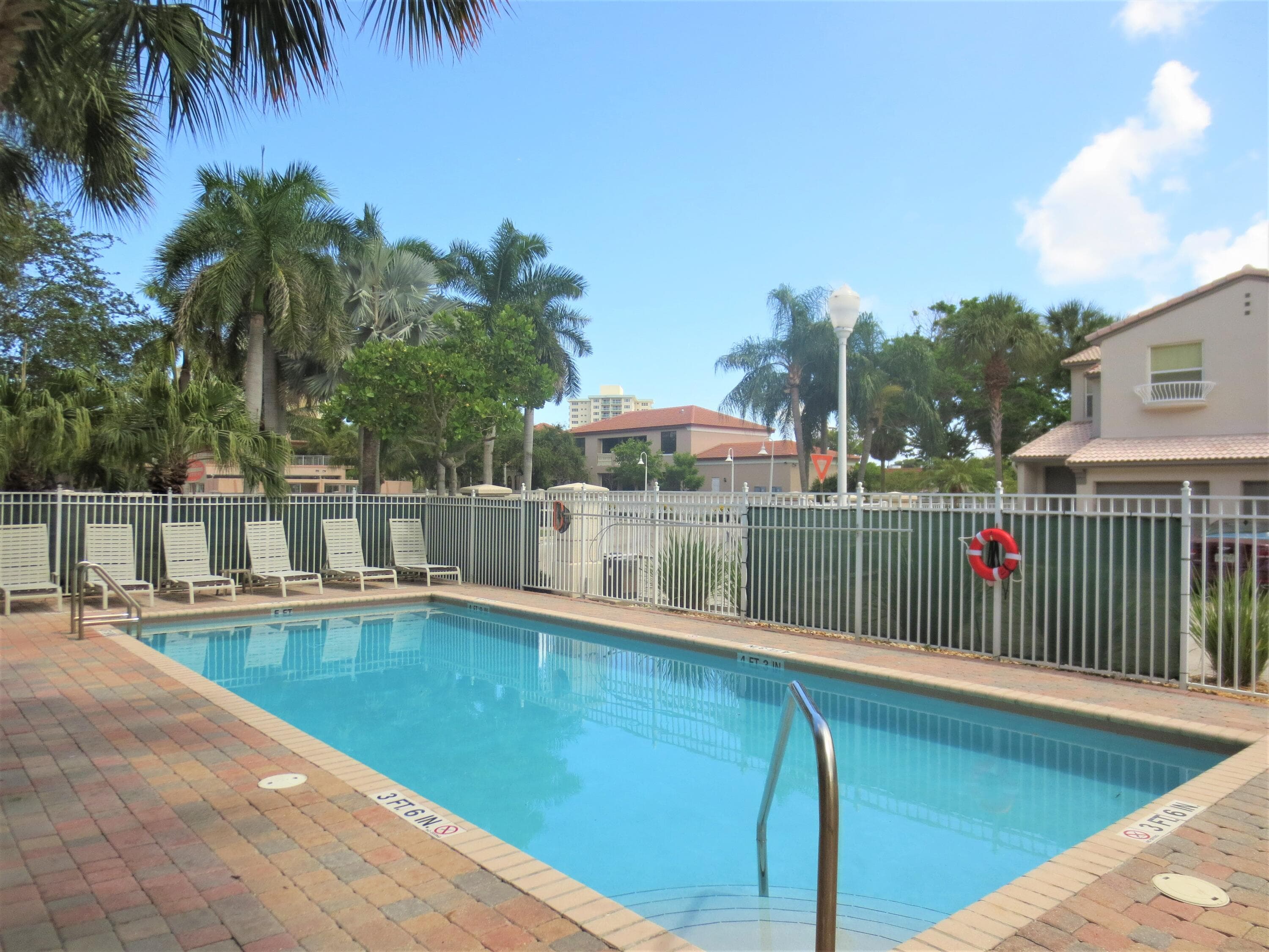 1900 Oceanwalk Lane 104, Lauderdale-By-The-Sea, FL 33062 — photo 25 of 38