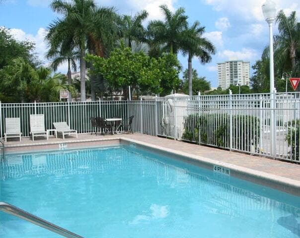 1900 Oceanwalk Lane 104, Lauderdale-By-The-Sea, FL 33062 — photo 26 of 38