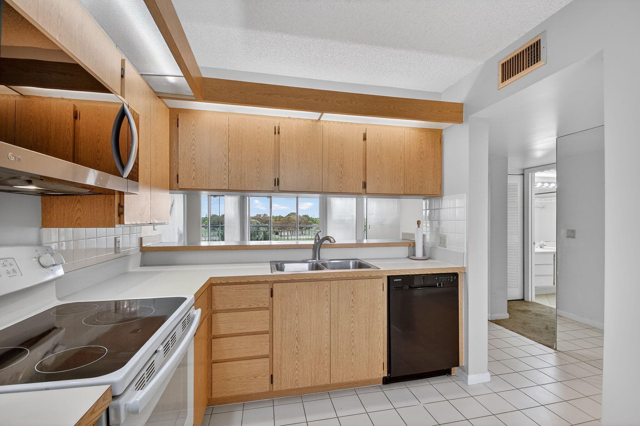 2421 Village Boulevard 406, West Palm Beach, FL 33409 — photo 5 of 53