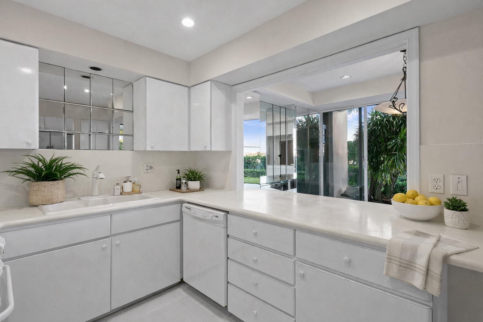 108 Lakeshore Drive 140, North Palm Beach, FL 33408 — photo 3 of 31