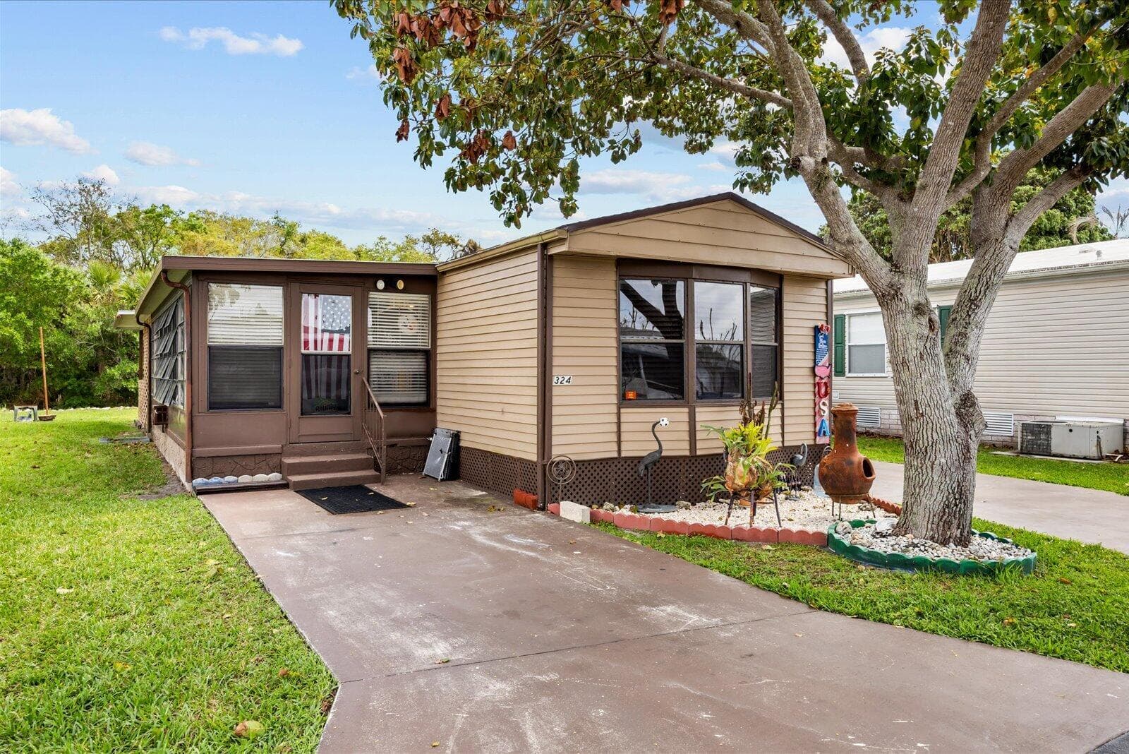 324 Mockingbird Avenue, Fort Pierce, FL 34982 — photo 4 of 39
