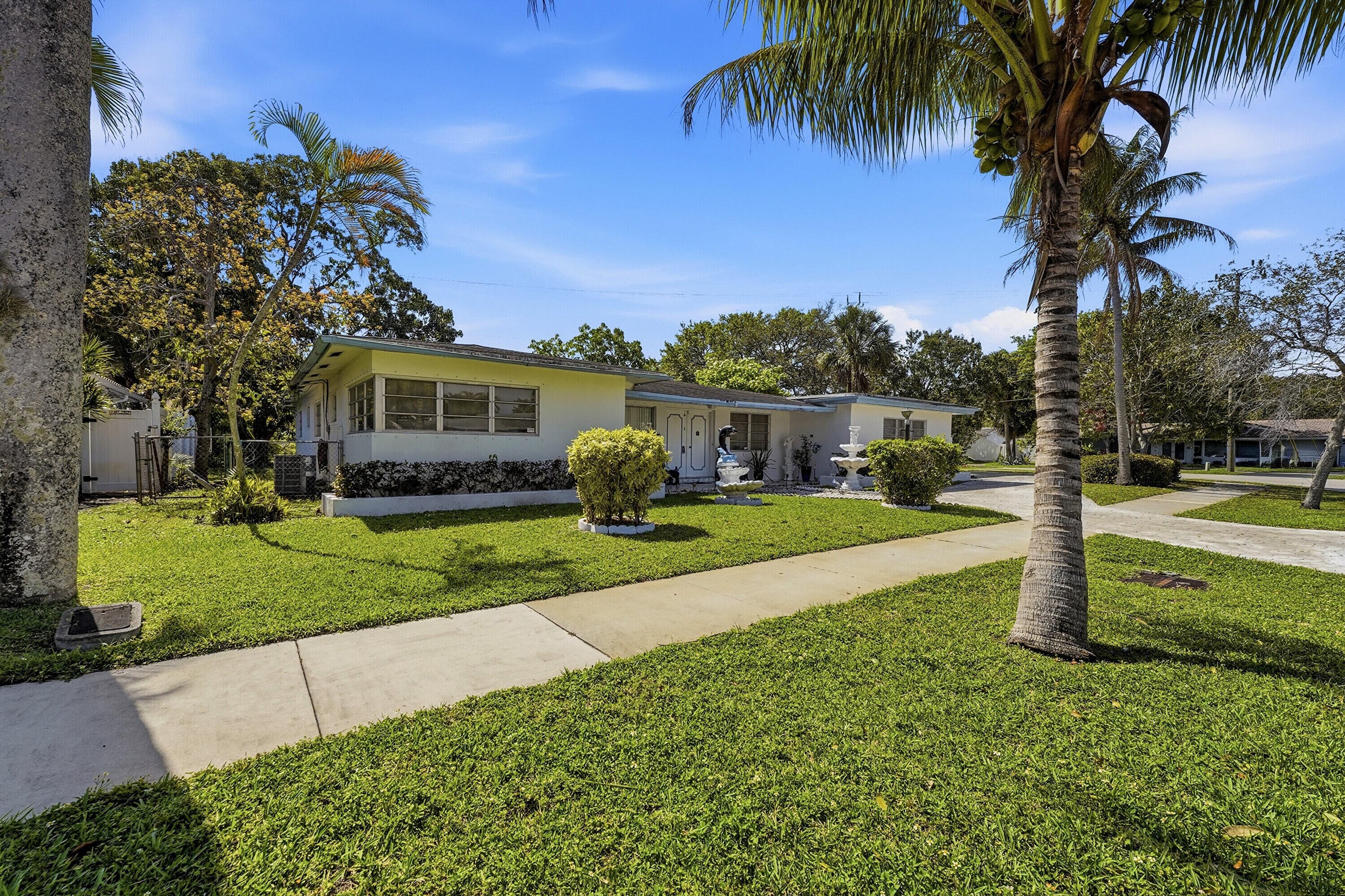 2732 NW 9th Terrace, Wilton Manors, FL 33311 — photo 2 of 29