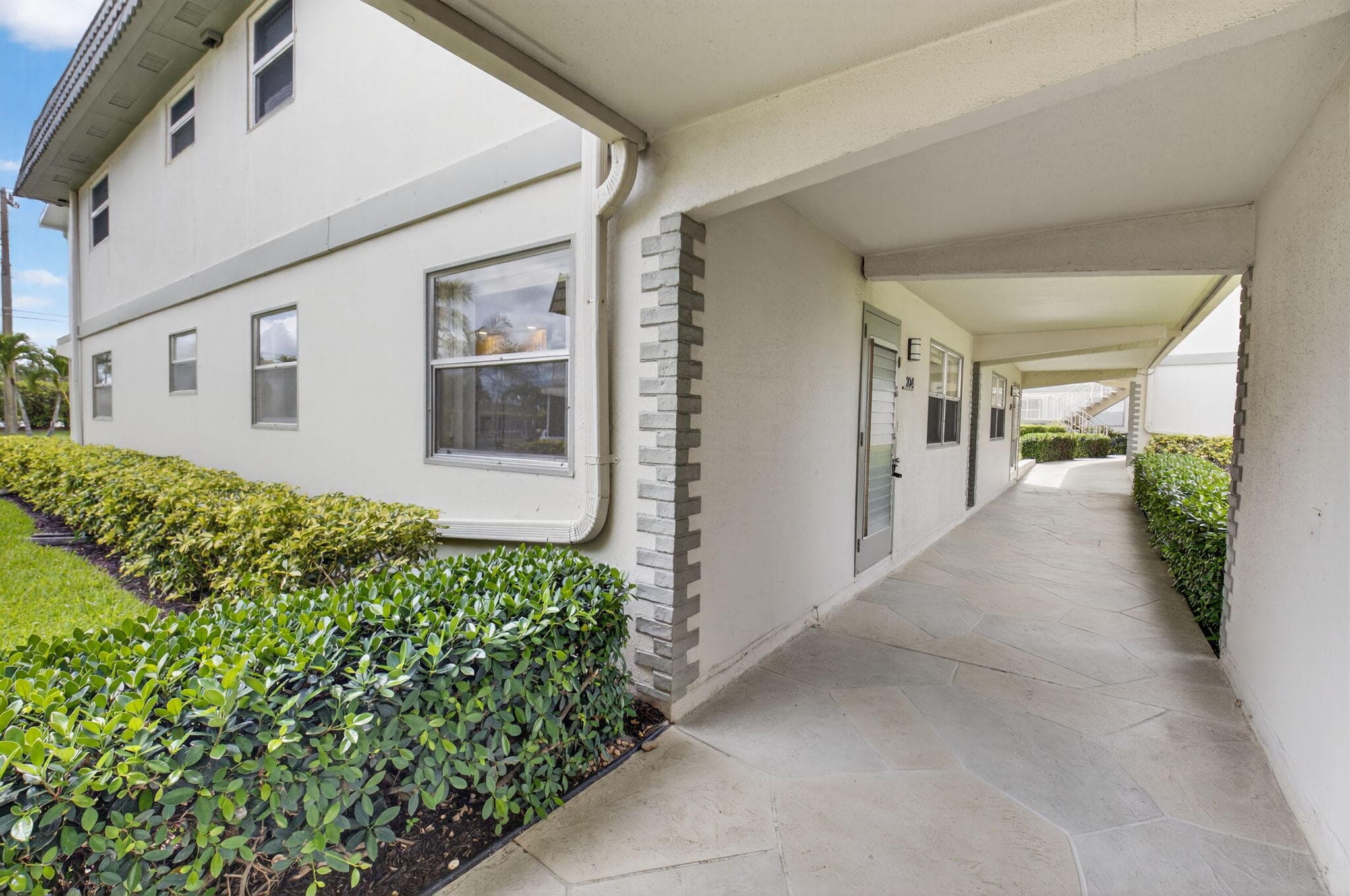 204 Flanders E, Delray Beach, FL 33484 — photo 1 of 28