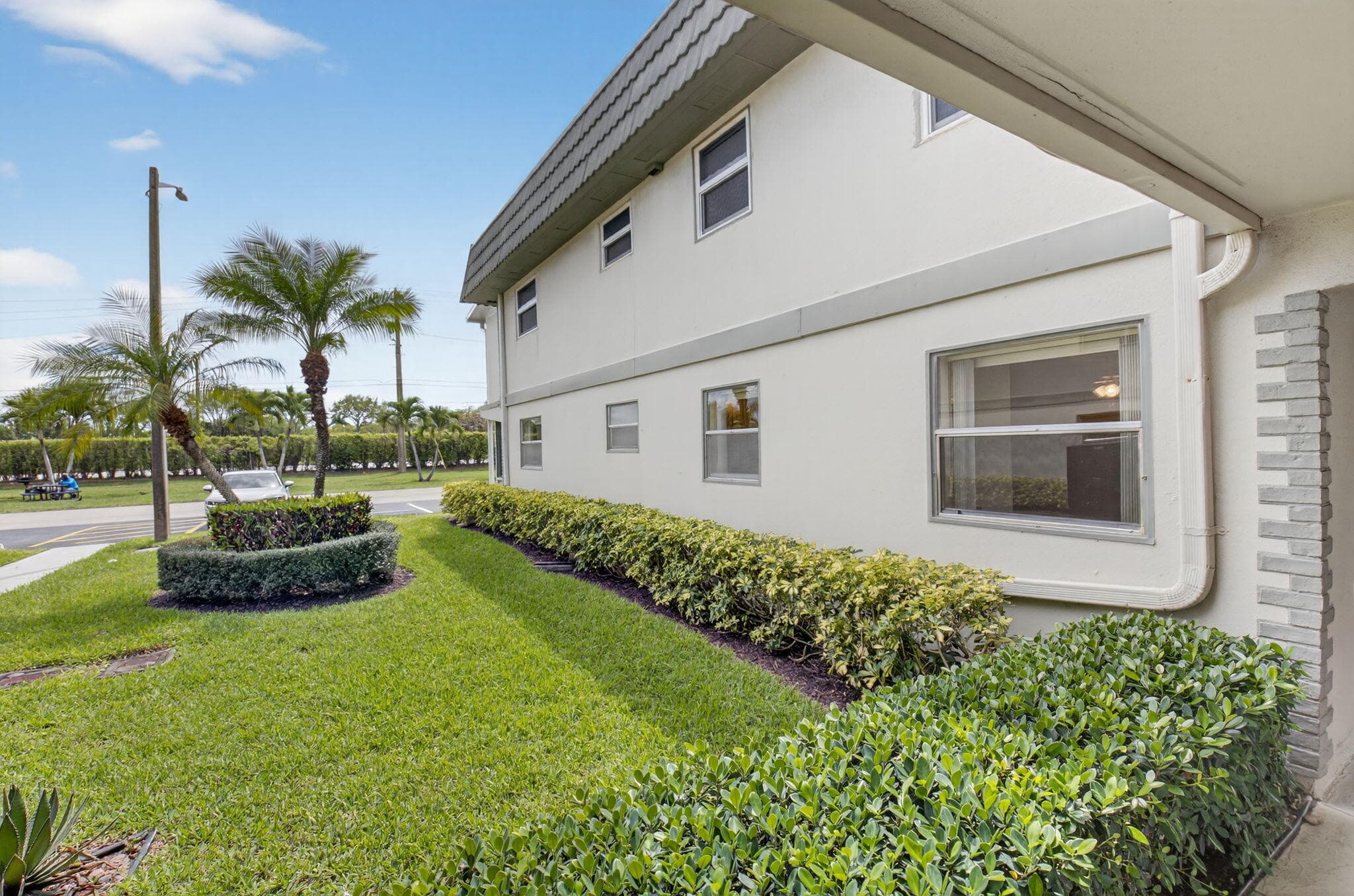 204 Flanders E, Delray Beach, FL 33484 — photo 2 of 28