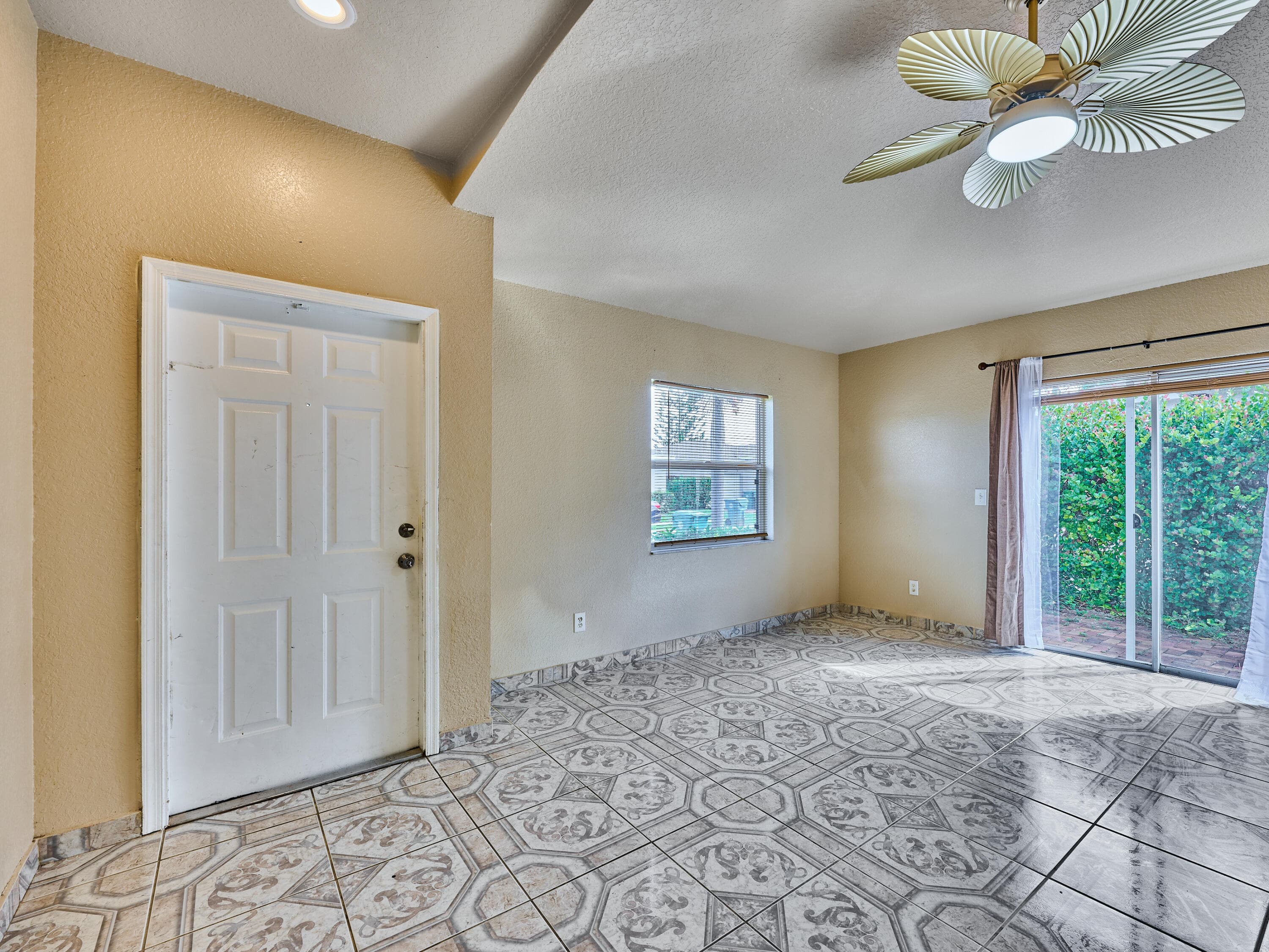 556 E Ridge Cir Circle N, Boynton Beach, FL 33435 — photo 9 of 39
