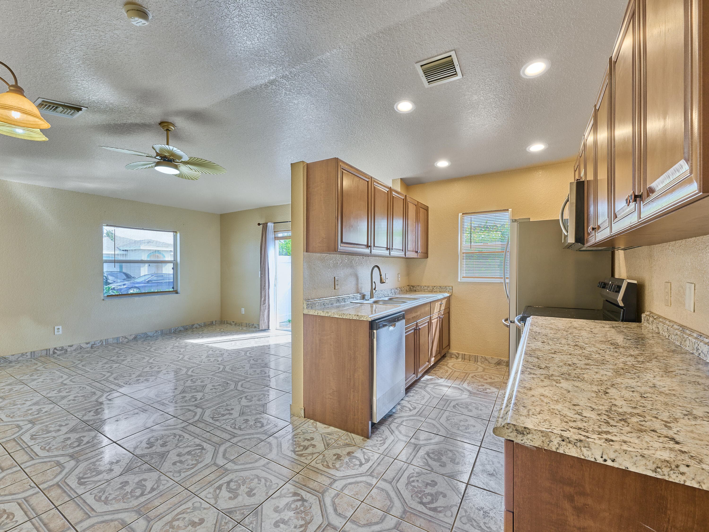 556 E Ridge Cir Circle N, Boynton Beach, FL 33435 — photo 15 of 39