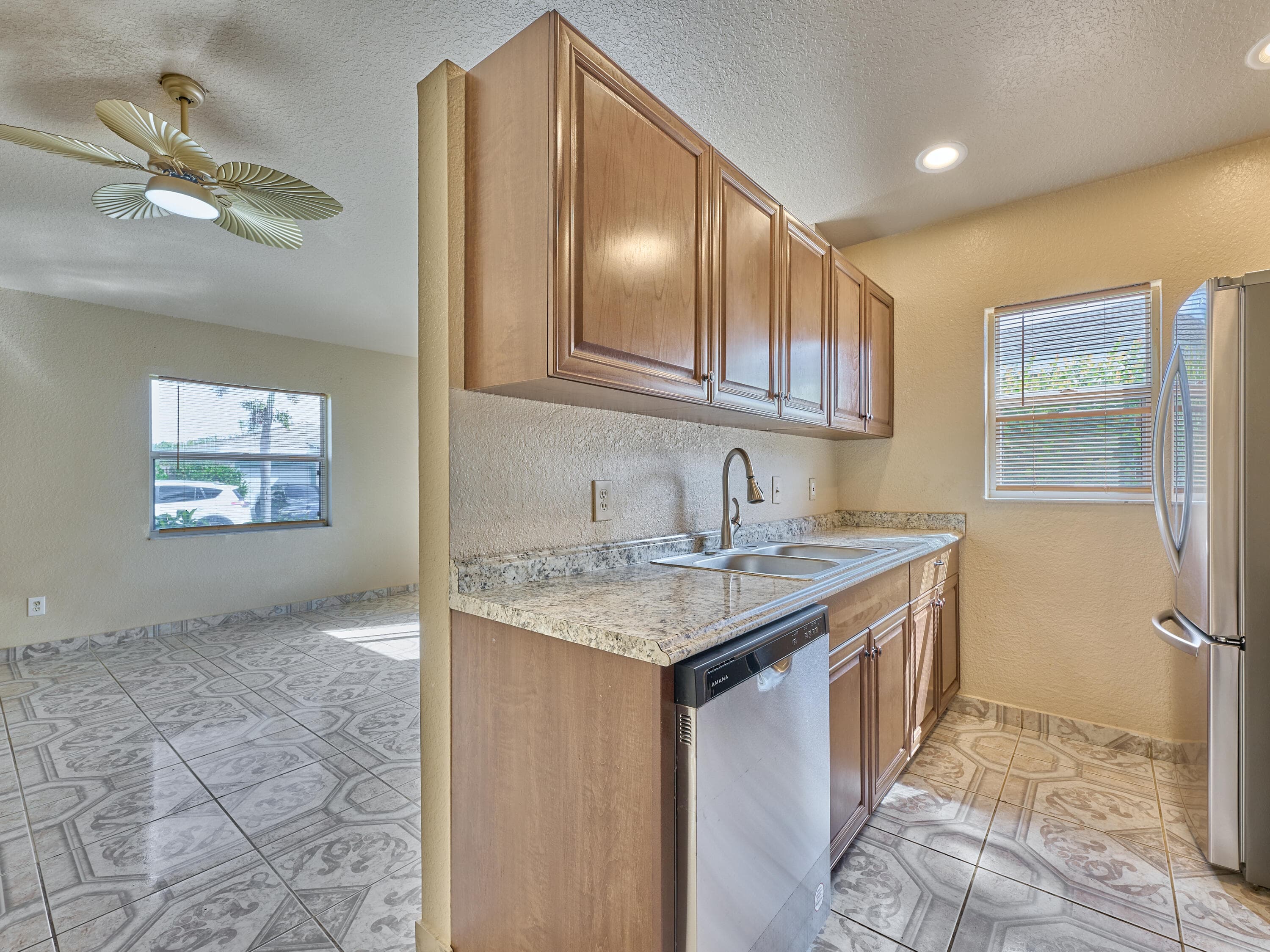 556 E Ridge Cir Circle N, Boynton Beach, FL 33435 — photo 16 of 39