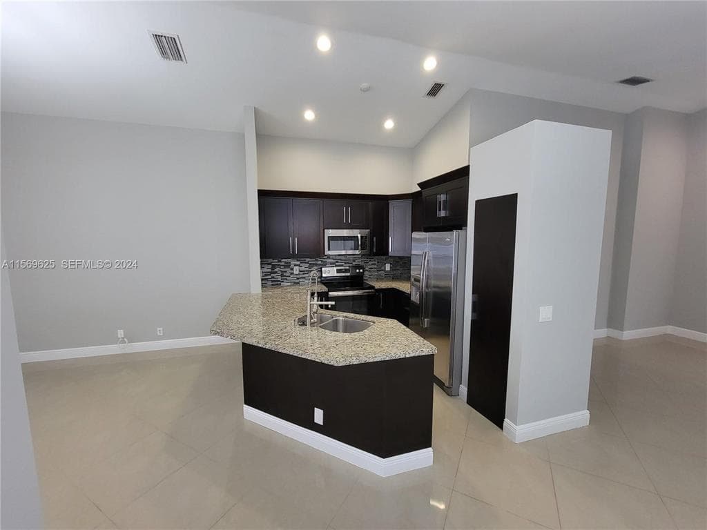 928 Falling Water Road, Weston, FL 33326 — photo 2 of 37