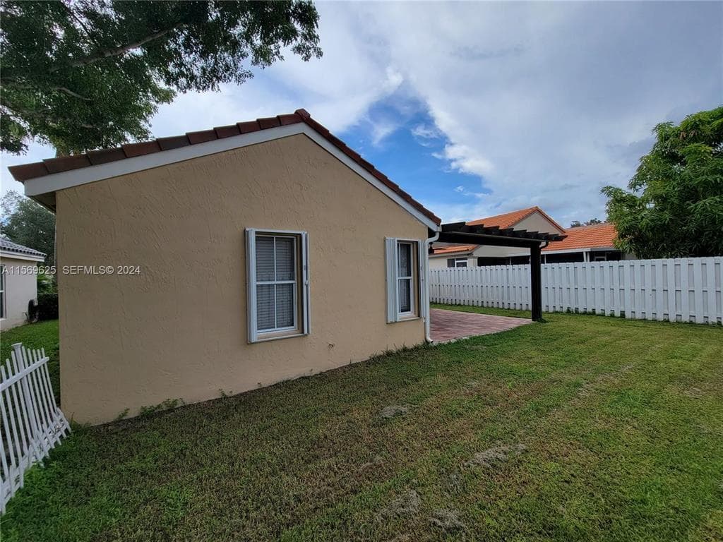 928 Falling Water Road, Weston, FL 33326 — photo 28 of 37