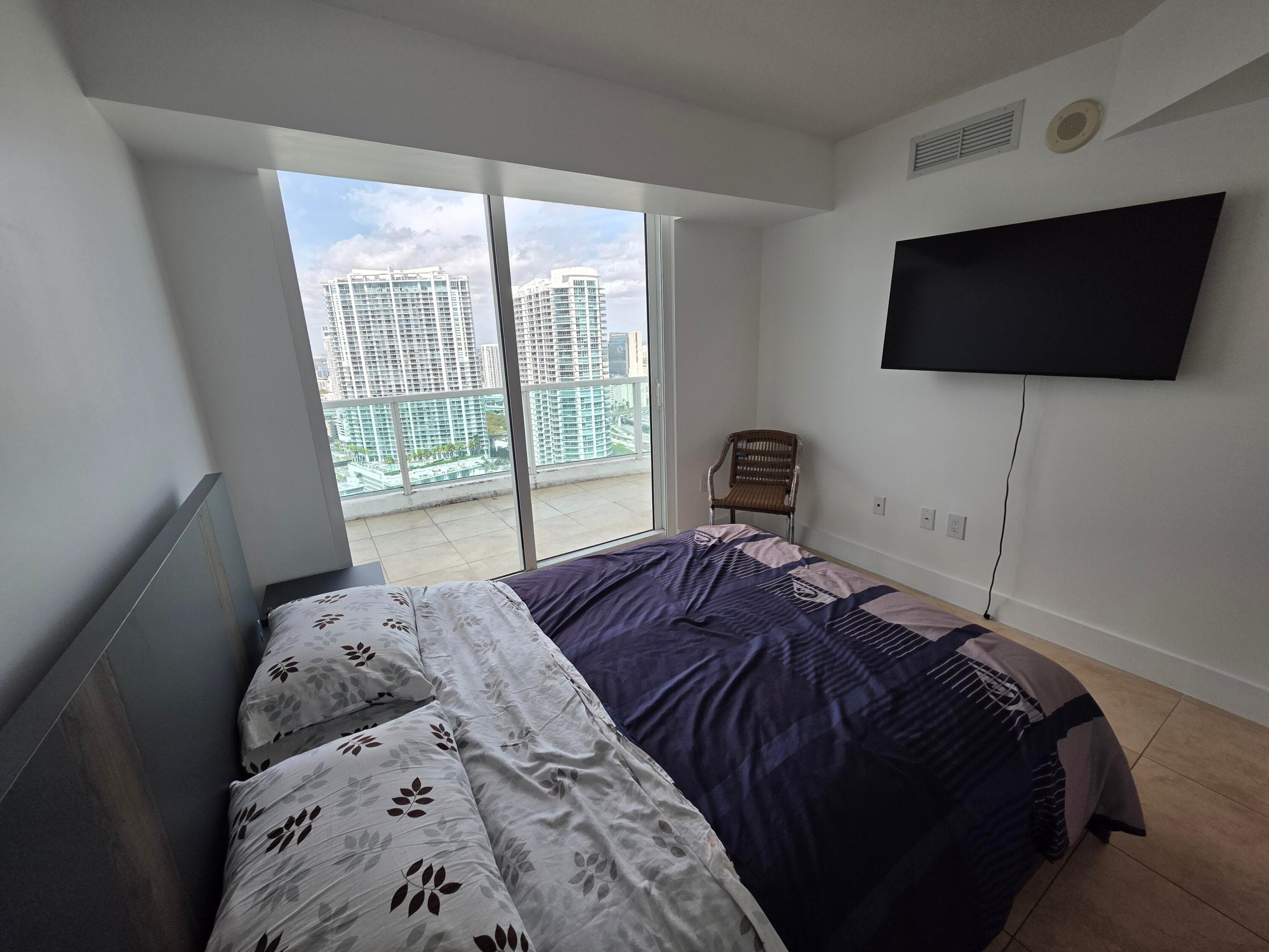 41 SE 5th Street 1917, Miami, FL 33131 — photo 11 of 24