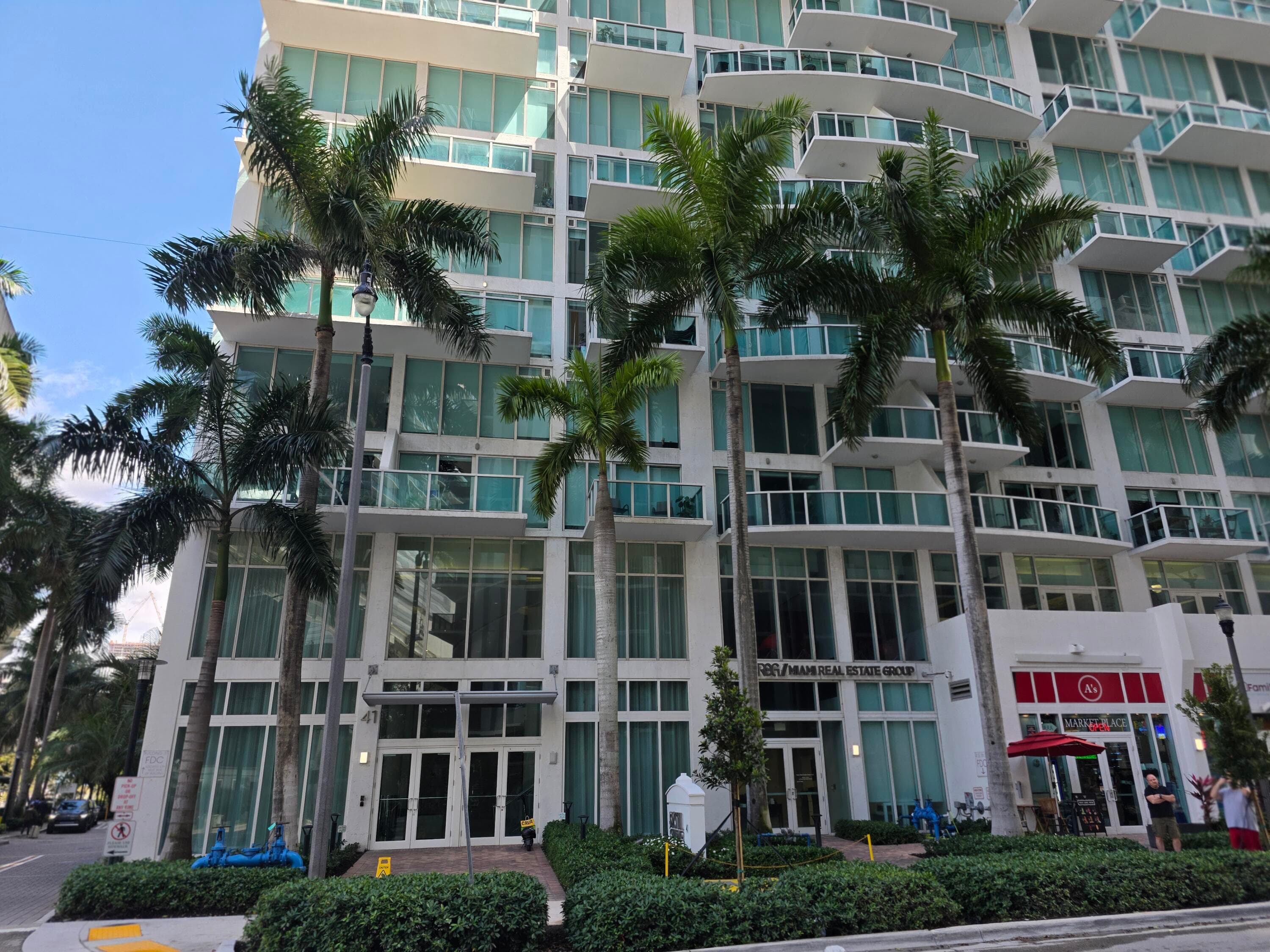 41 SE 5th Street 1917, Miami, FL 33131 — photo 22 of 24