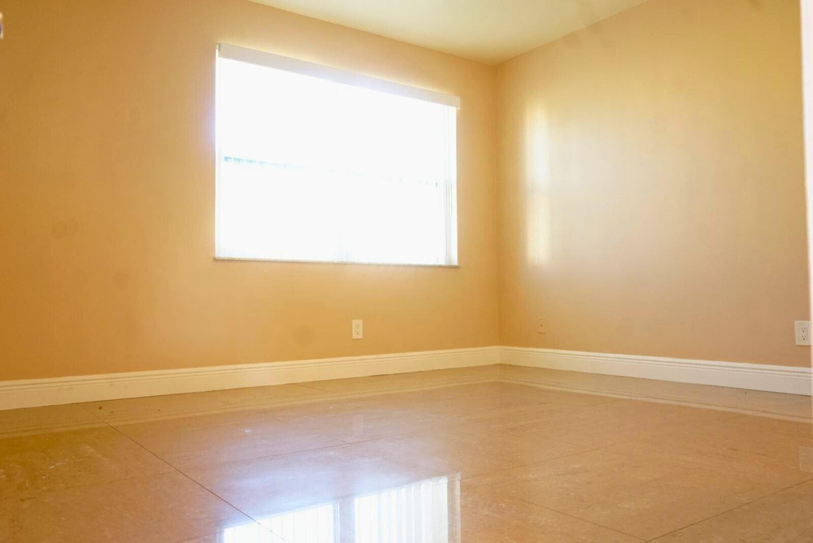 2050 Oleander Boulevard 11, Fort Pierce, FL 34950 — photo 5 of 7