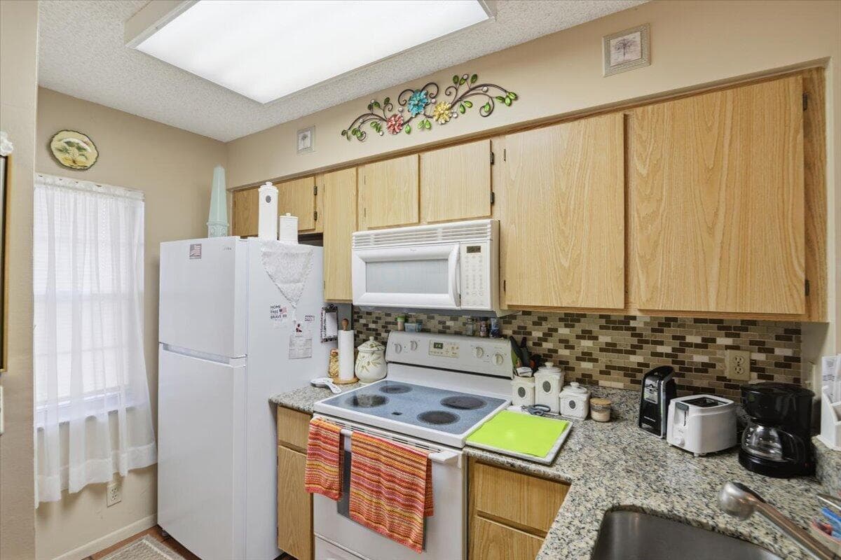 2220 N Cypress Bend Drive 410, Pompano Beach, FL 33069 — photo 5 of 27