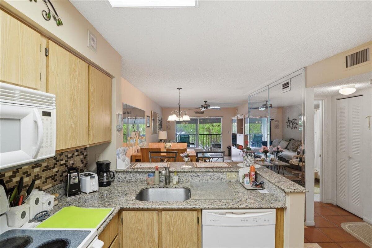 2220 N Cypress Bend Drive 410, Pompano Beach, FL 33069 — photo 7 of 27