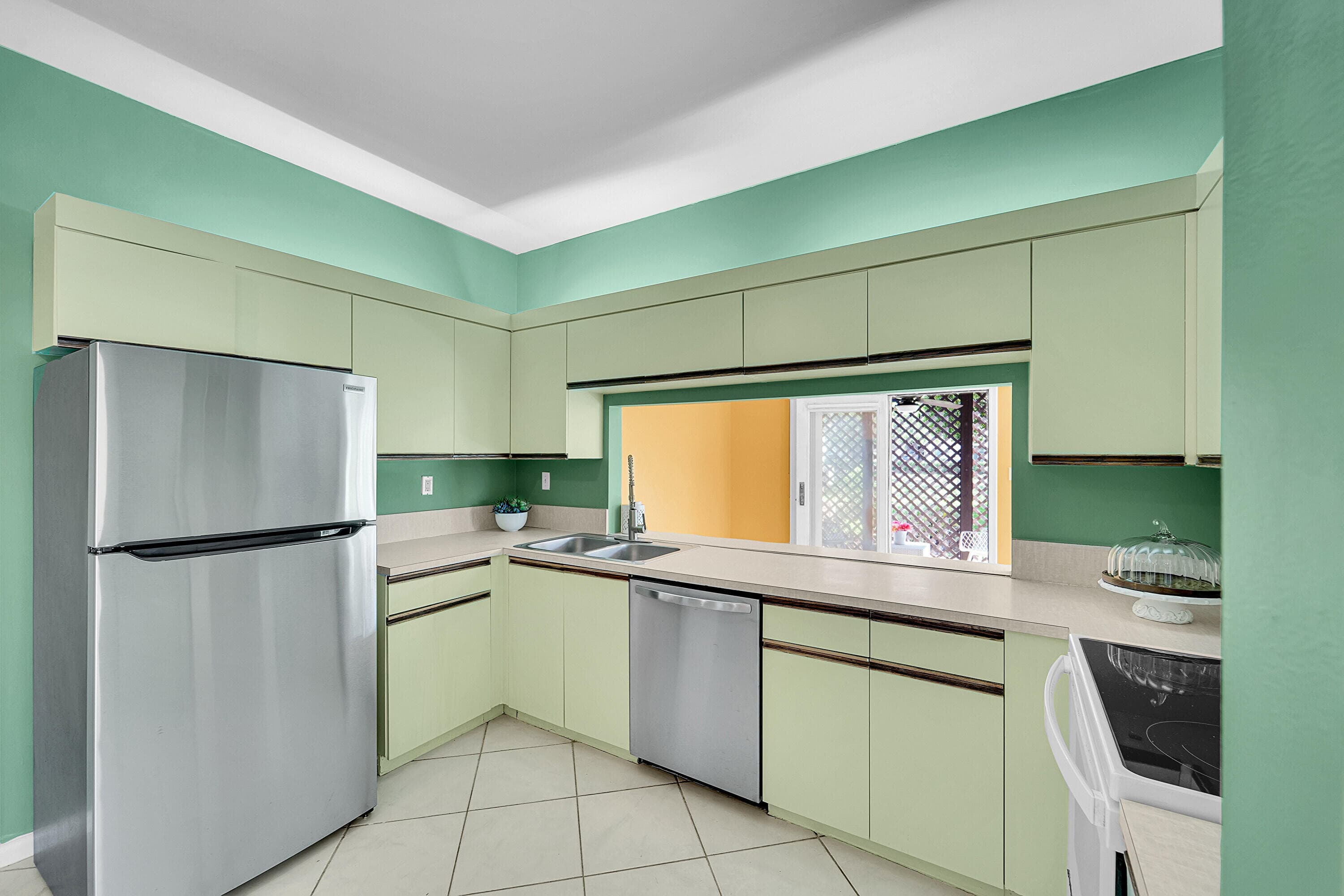 100 E Hemingway Circle, Margate, FL 33063 — photo 3 of 25