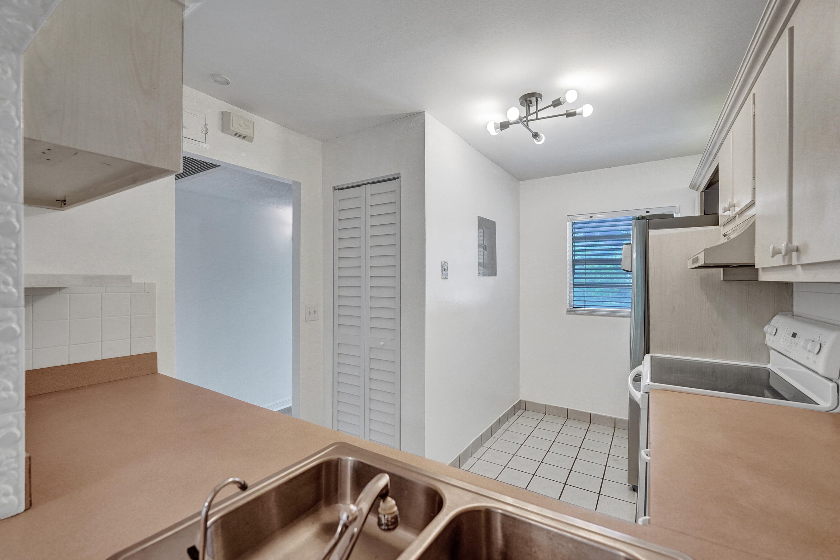 9470 Poinciana Place 308, Davie, FL 33324 — photo 17 of 53
