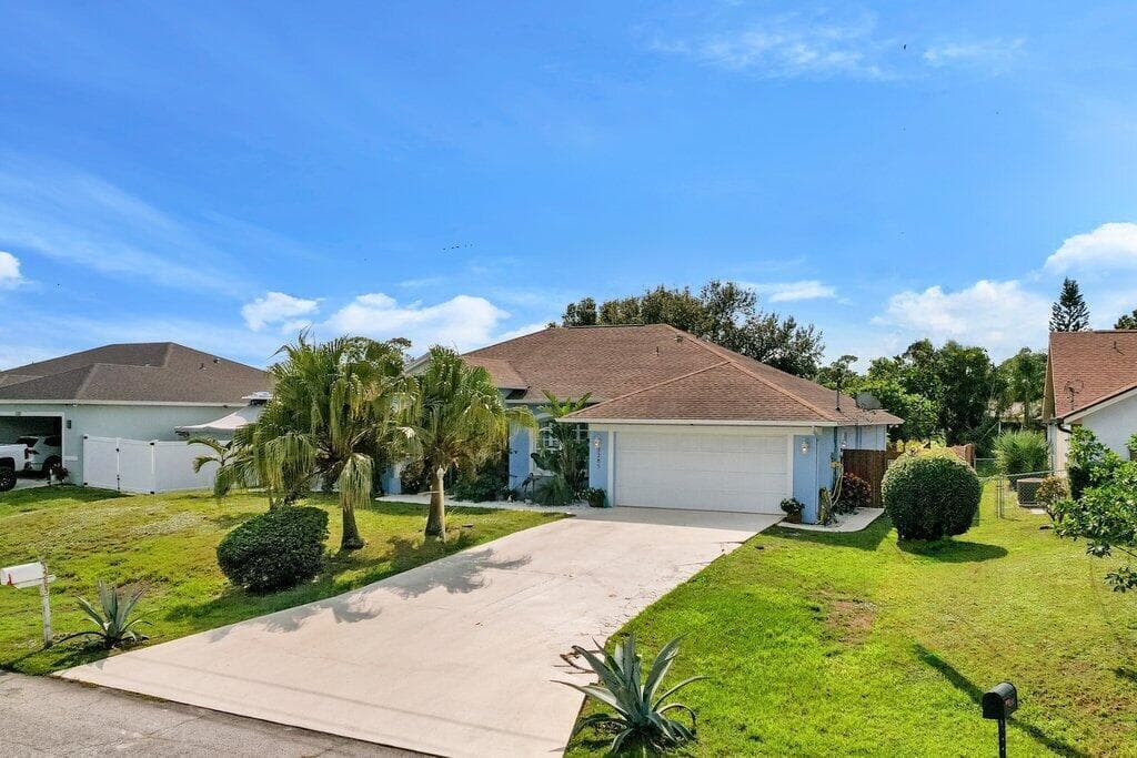3285 SE Pinto Street, Port St. Lucie, FL 34984 — photo 2 of 37