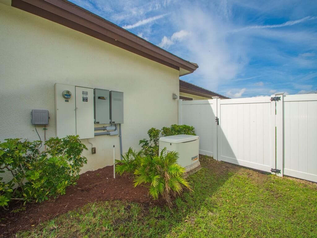445 Wingate Terrace SW, Vero Beach, FL 32968 — photo 28 of 37