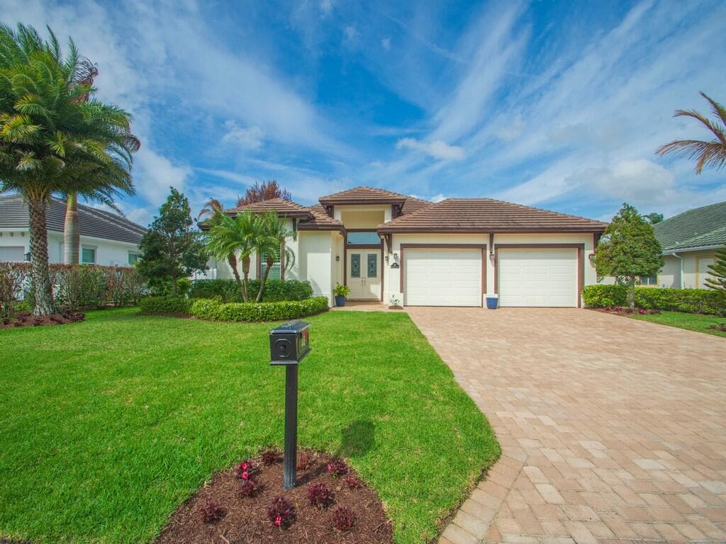445 Wingate Terrace SW, Vero Beach, FL 32968 — photo 1 of 37