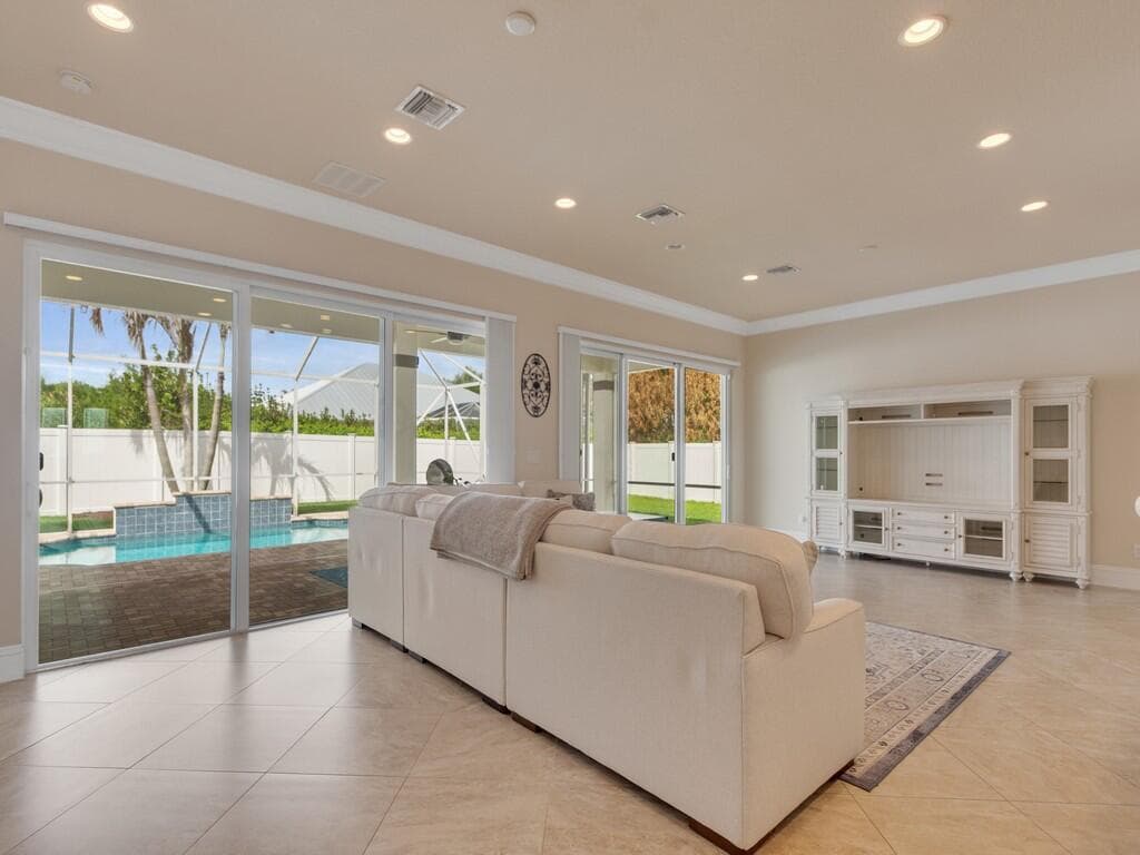 445 Wingate Terrace SW, Vero Beach, FL 32968 — photo 13 of 37
