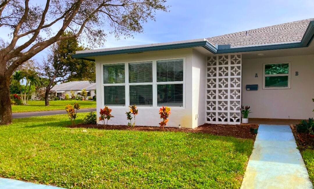 1155 S Drive Circle A, Delray Beach, FL 33445 — photo 1 of 21
