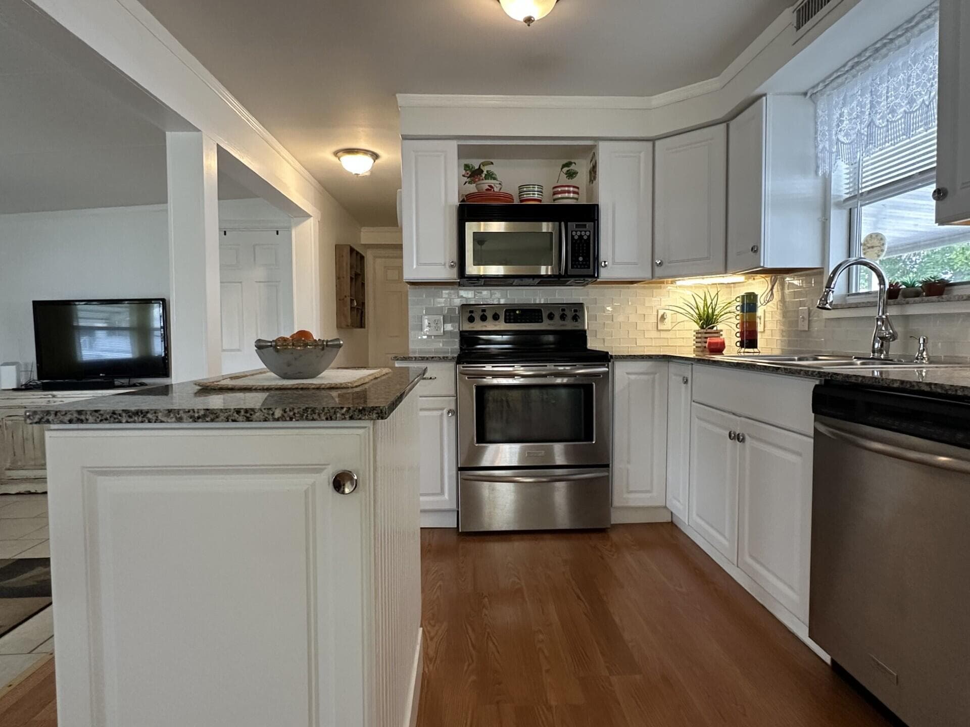 8661 SW 18th Place, Davie, FL 33324 — photo 5 of 29
