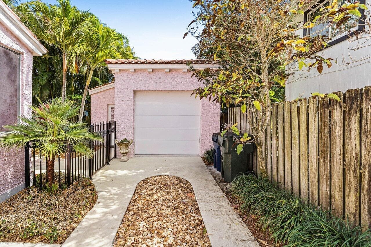 217 SE Coconut Avenue, Stuart, FL 34996 — photo 9 of 30