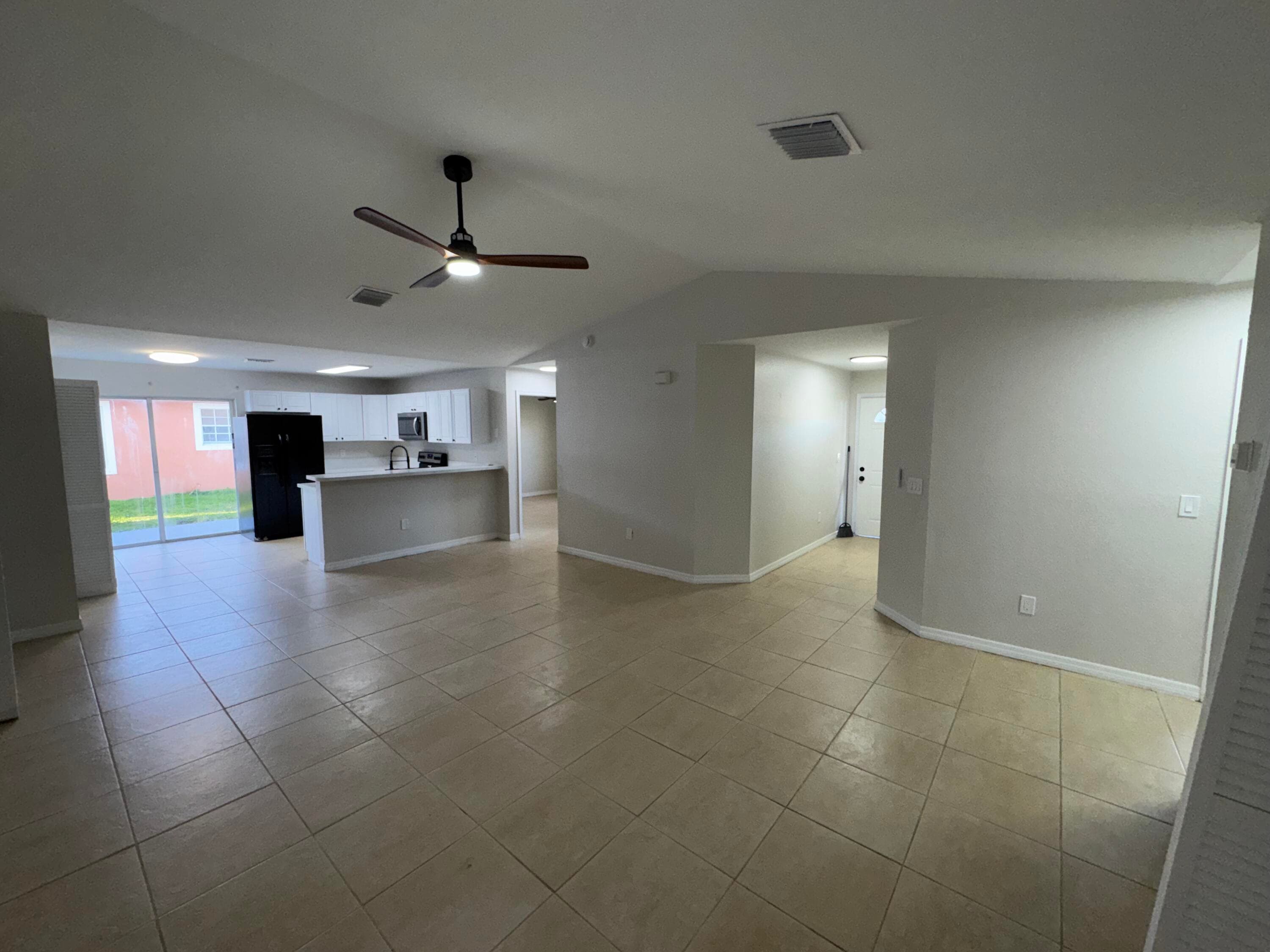618 NE 1st Street A, Boynton Beach, FL 33435 — photo 3 of 32