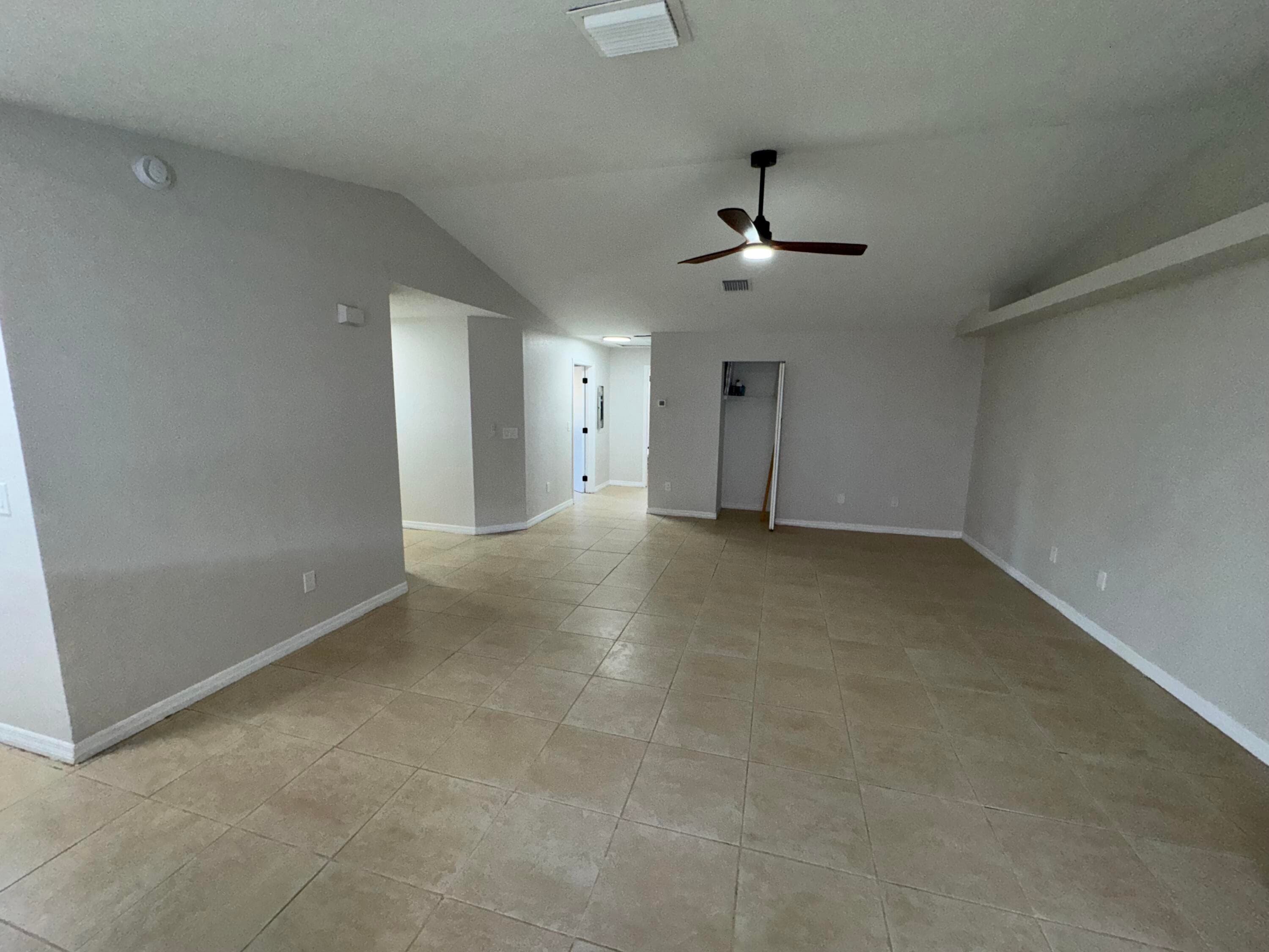 618 NE 1st Street A, Boynton Beach, FL 33435 — photo 4 of 32