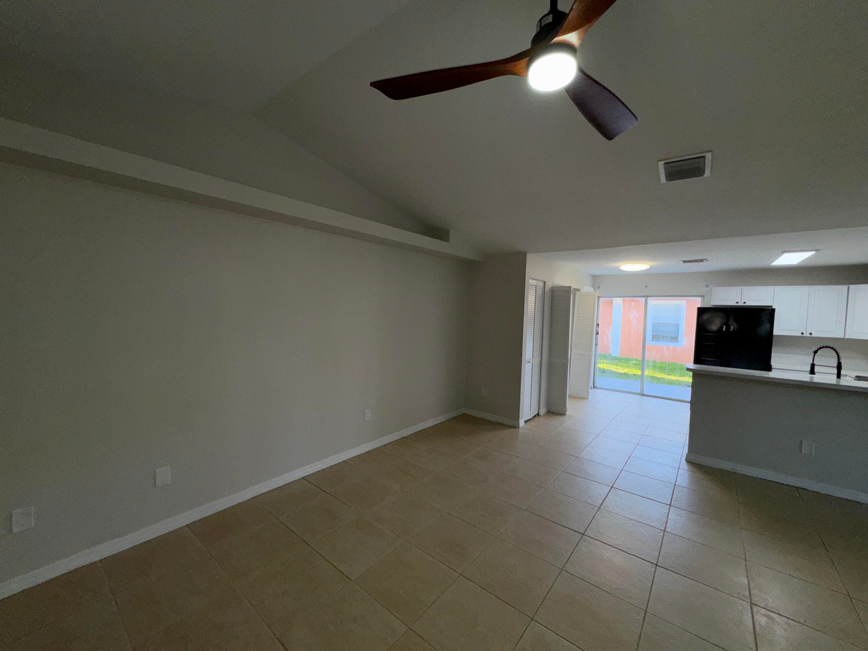 618 NE 1st Street A, Boynton Beach, FL 33435 — photo 5 of 32