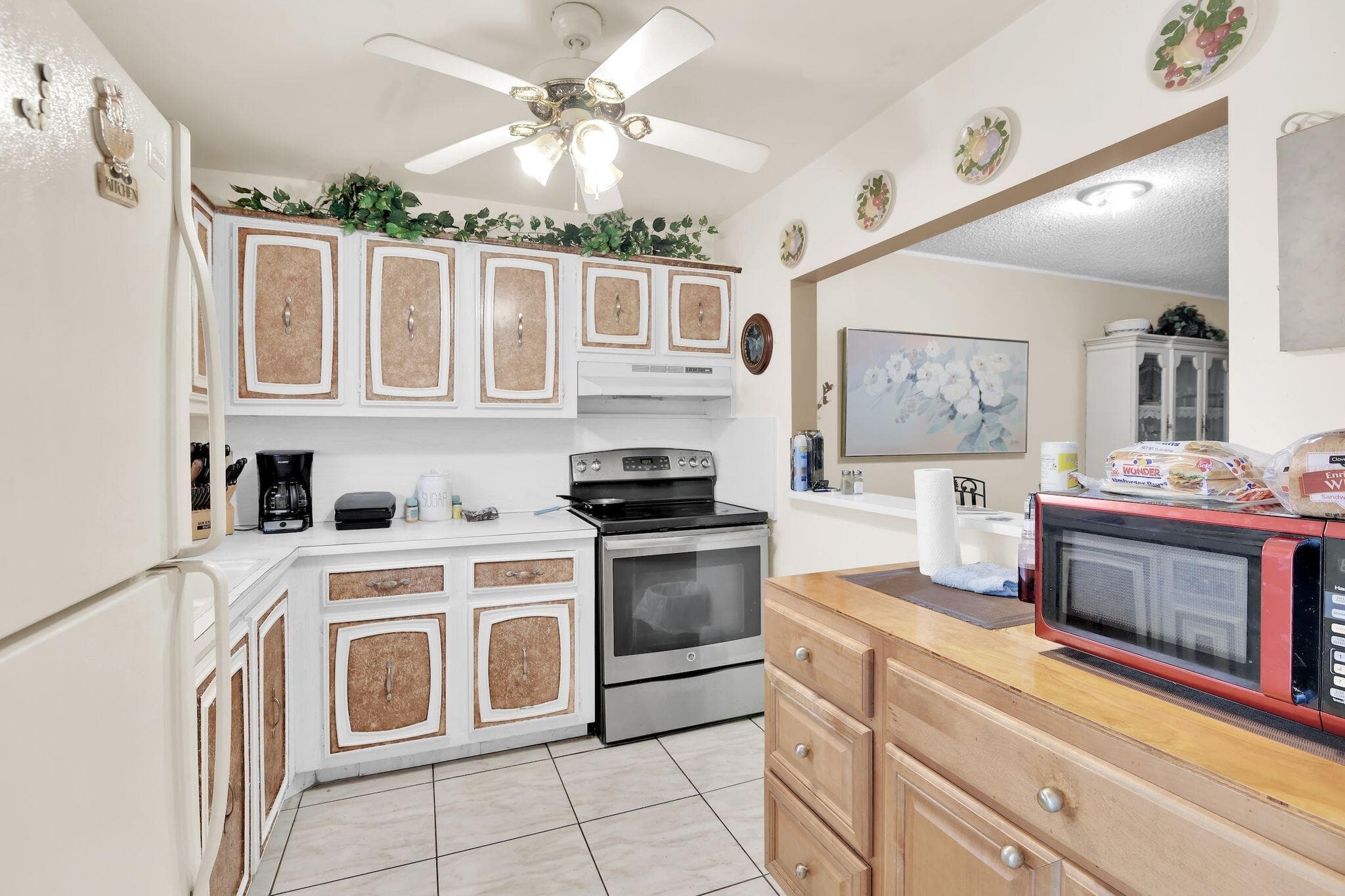 711 Lori Drive 204, Palm Springs, FL 33461 — photo 3 of 34