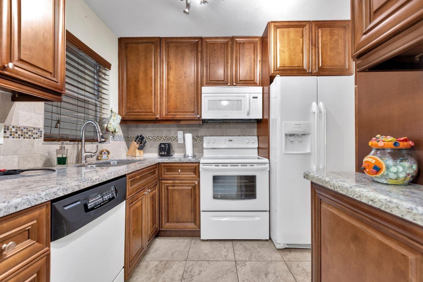 6850 Royal Palm Boulevard 106g, Margate, FL 33063 — photo 4 of 30