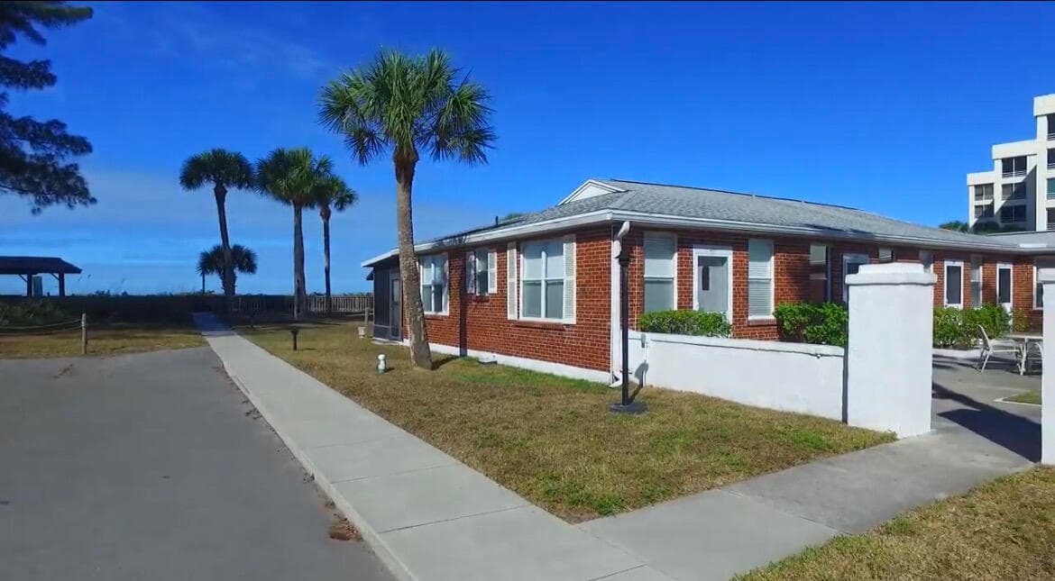 908 Villas Drive 18, Venice, FL 34285 — photo