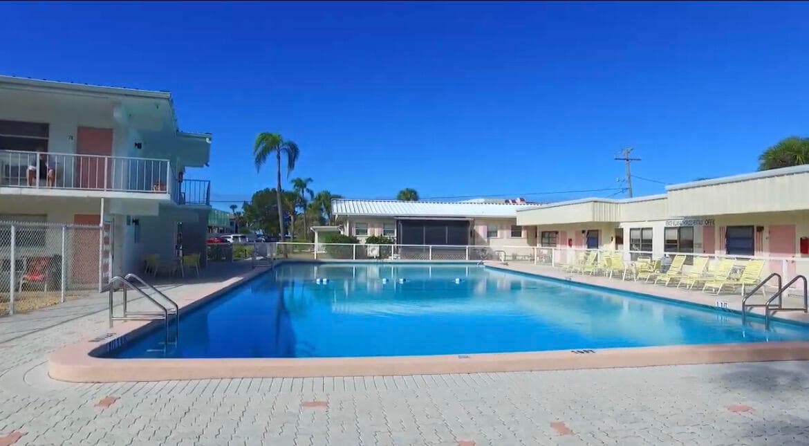 908 Villas Drive 18, Venice, FL 34285 — photo 22 of 44
