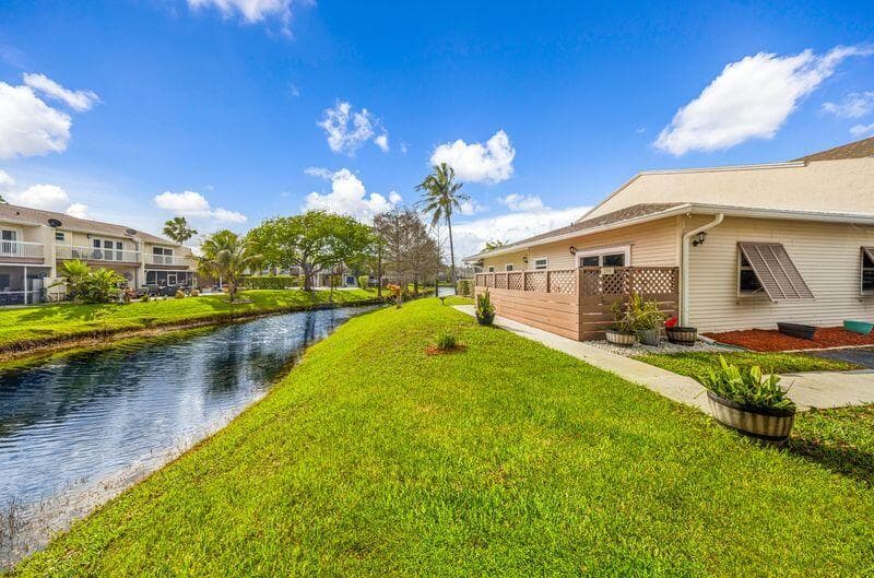 200 E Hemingway Circle, Margate, FL 33063 — photo 6 of 31