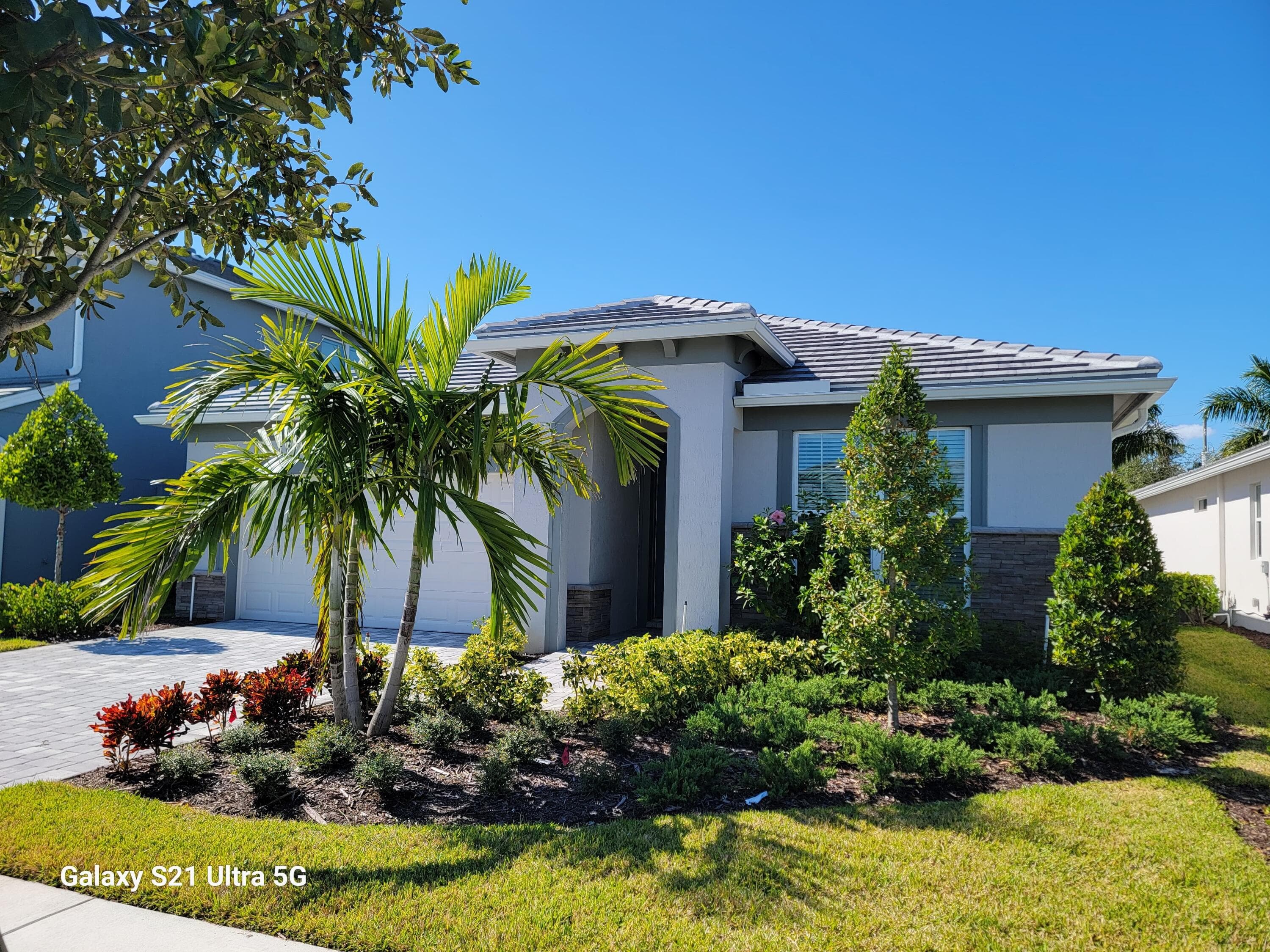 8433 Beagle Terrace, Vero Beach, FL 32967 — photo 2 of 29