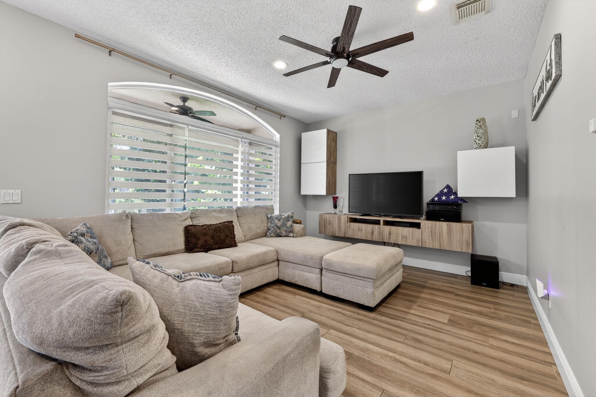 1776 NW 78th Avenue, Pembroke Pines, FL 33024 — photo 2 of 32