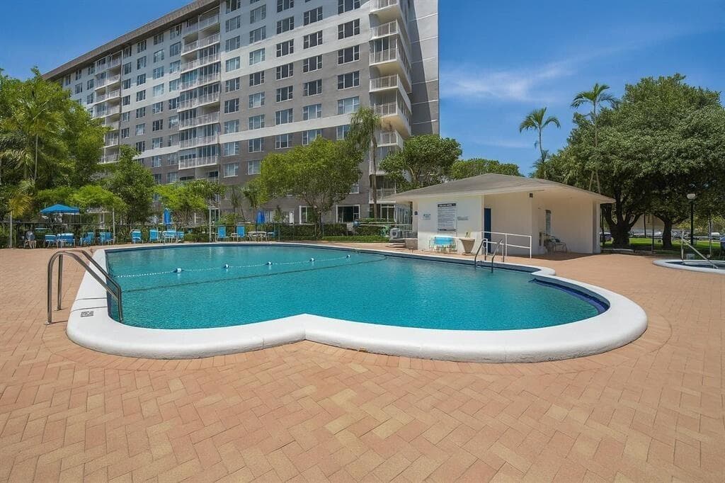 3850 Washington Street 1003, Hollywood, FL 33021 — photo 2 of 30