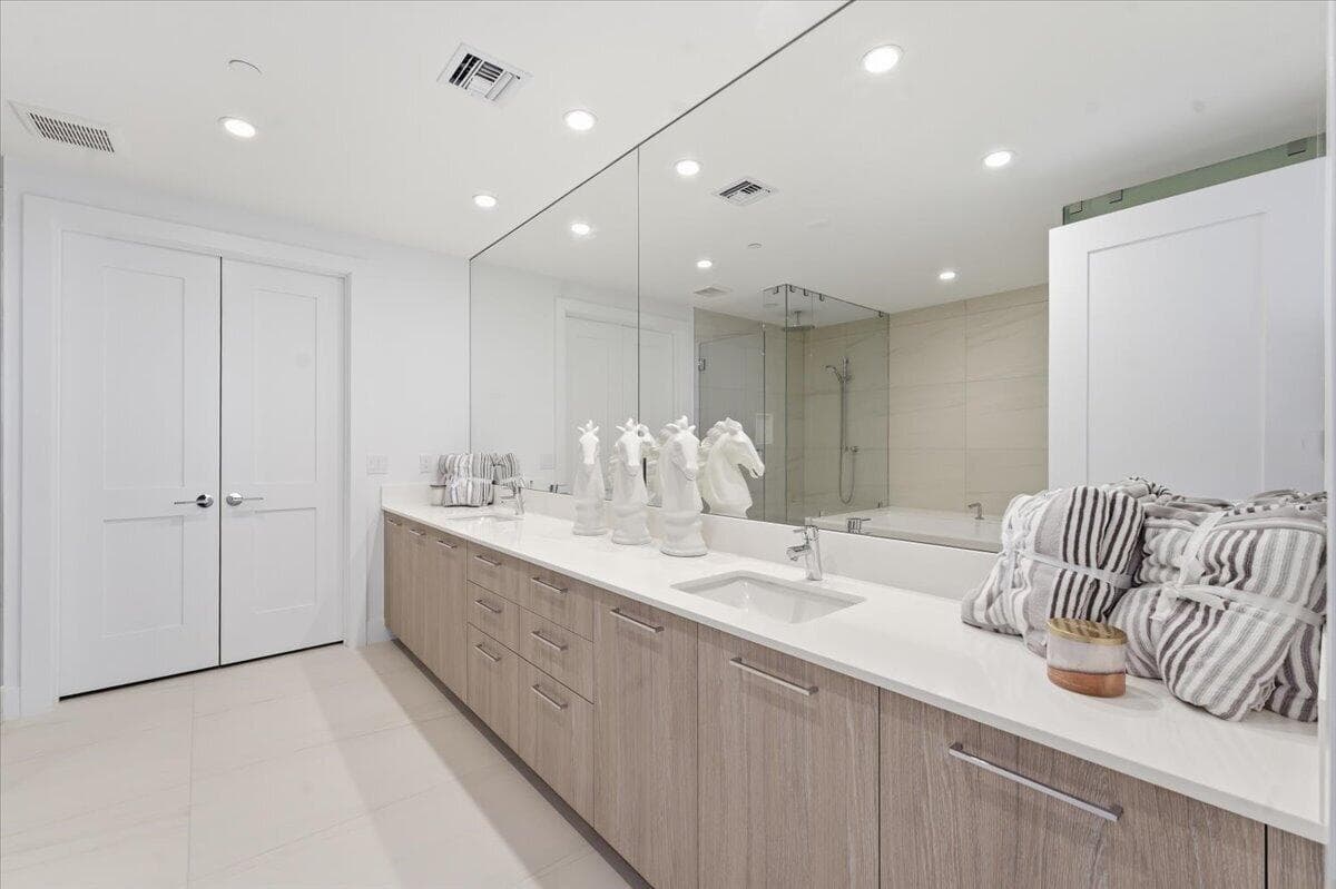 151 N Seabreeze Boulevard 2204 E, Fort Lauderdale, FL 33304 — photo 13 of 29